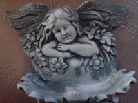 NEW Angel Birdfeeder 5.5 x 7.5 x 4 Inches $15.