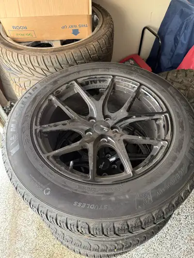 Located in Keswick in Windermere Pick Up Only Selling because I got a new vehicle and they don’t fit...