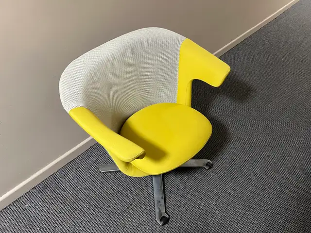 STEELCASE i2i OFFICE CHAIR WITH WHEELS  in Chairs & Recliners in City of Toronto - Image 3