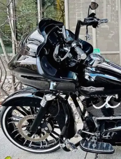GORGEOUS 2016 Harley Davidson ROAD GLIDE CUSTOM Vivid black FLTRXS FLTRX SHOWROOM CONDITION ✅✅✅✅ 27,...