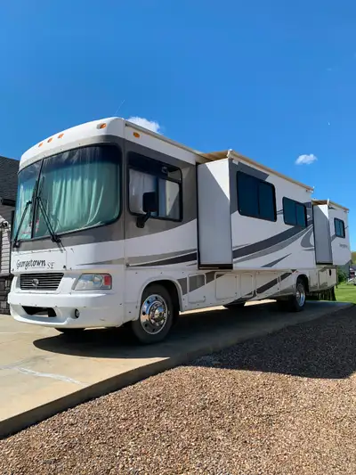 2008 Georgetown SE 340TS, Triton V10 with overdrive transmission delivering great power and fuel eff...