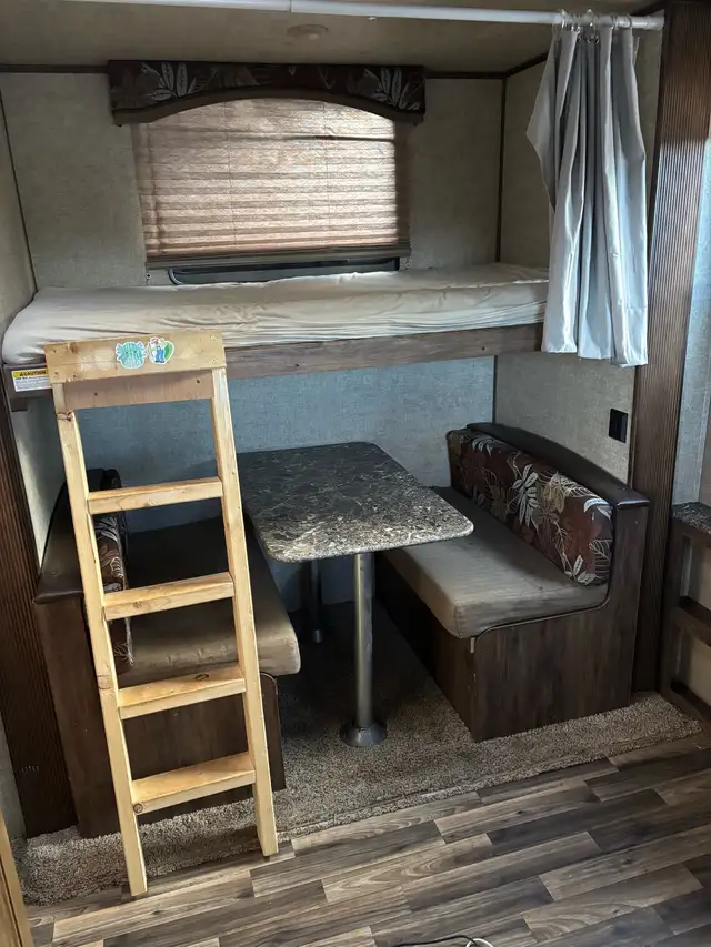 2015 keystone avalanch 5th wheel in Travel Trailers & Campers in Comox / Courtenay / Cumberland - Image 9