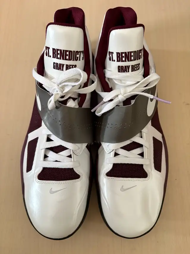 Very Rare Nike Zoom KD IVPromo Sneakers St.Benedict's Gray Bees in Men's Shoes in Oakville / Halton Region - Image 5