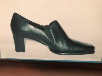 Ladies Leather Heels size 8 1/2, View more