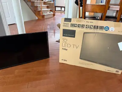 Insignia 32in LED TV （with box and remote）, View more