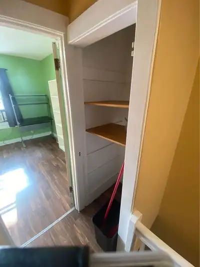 *Urgent ! Early come, early serve! The preference is to have a man. Private Furnished Room for Suble...