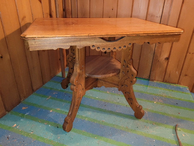 aaa Victorian parlor table, solid wood in Other Tables in Thunder Bay