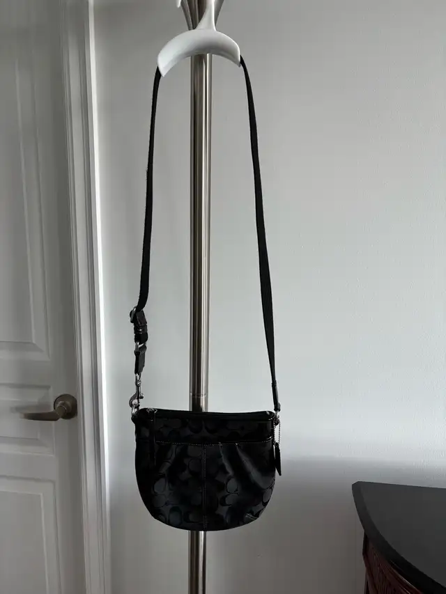 NWOT Vintage Coach Black Soho Pleated Crossbody Swingpack Y2K in Women's - Bags & Wallets in Ottawa - Image 2