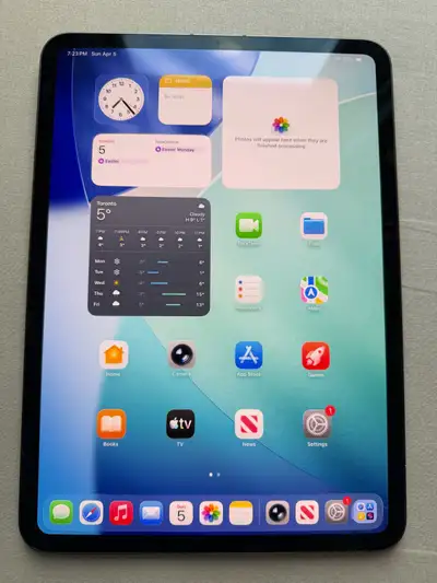 Selling an iPad Pro 5th generation with M1 chip 256gb in space black color. It’s the cellular versio...