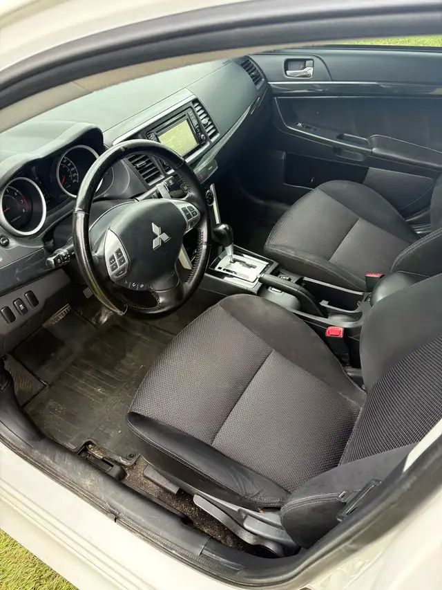 2017 Mitsubishi Lancer ES 557016744954449928