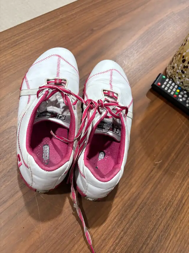 women’s size 8 golf shoes  in Golf in Guelph - Image 3