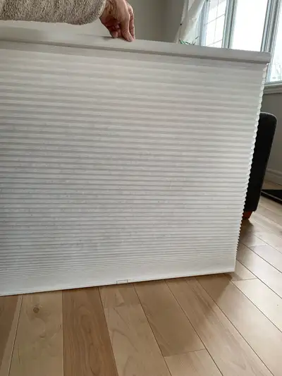 Store alvéolaire blanc d’IKEA, View more