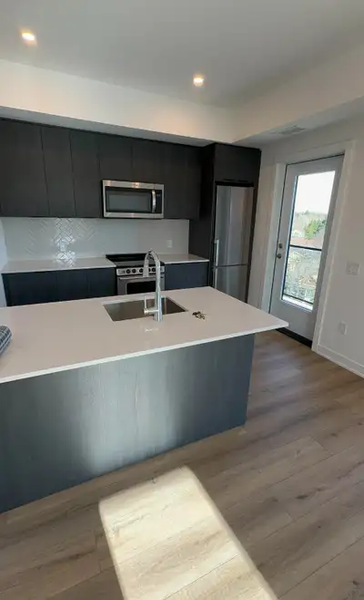 Short-Term Rental Available – Private Bedroom + Full Bathroom in Modern Condo Looking for a comforta...