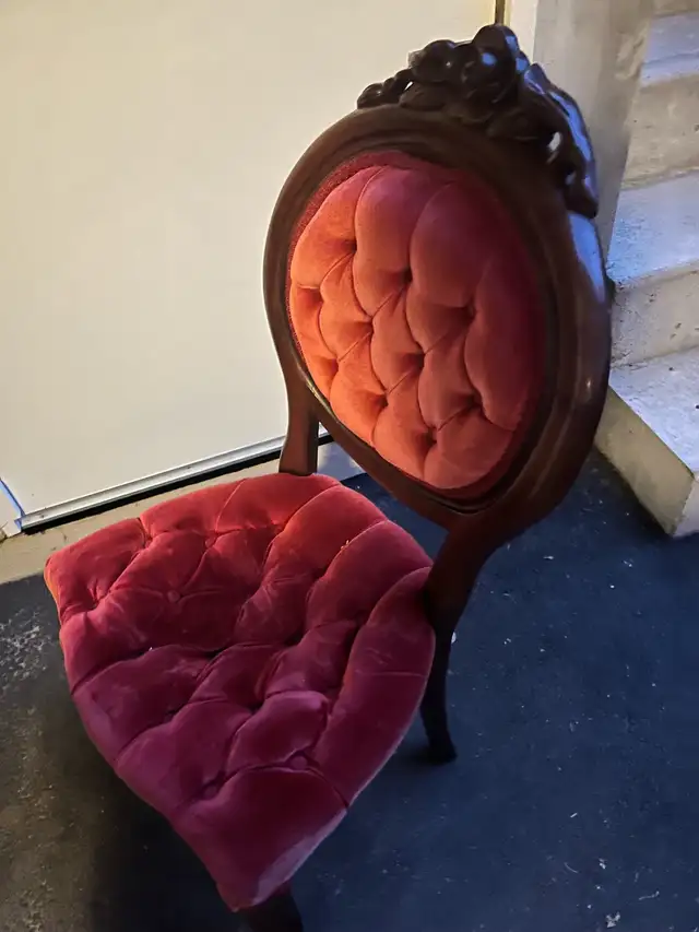 Vintage Victorian Chair in Chairs & Recliners in Oakville / Halton Region - Image 5