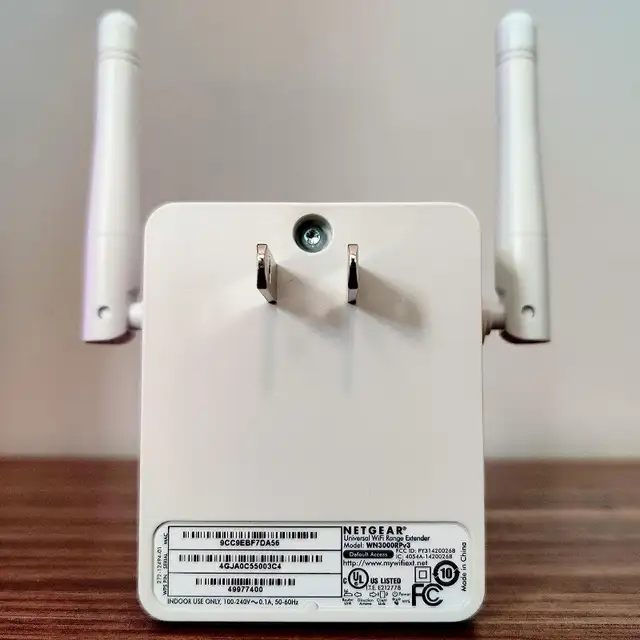 NETGEAR N300 Wall Plug Version Wi-Fi Range Extender in Networking in City of Toronto - Image 4