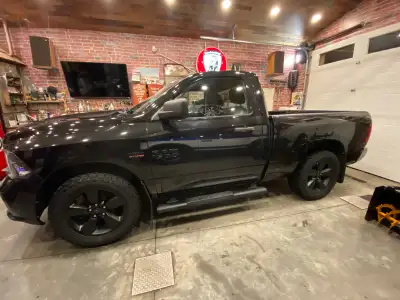 This is a straight well maintained truck , no stories . Original paint clean carfax . Truck has spen...