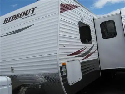 Hello and thank you for reading our ad. We have a 29’ 2010 Hideout travel trailer for sale. We are t...