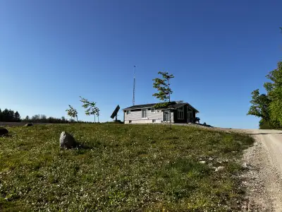 3 bedroom / 2 bathroom country house for rent in Ethel/Molesworth area. Bungalow with finished basem...