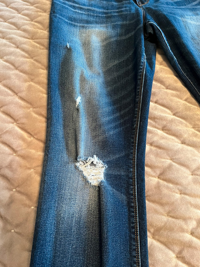 Women’s distressed jeans - gap  in Women's - Bottoms in Markham / York Region - Image 3