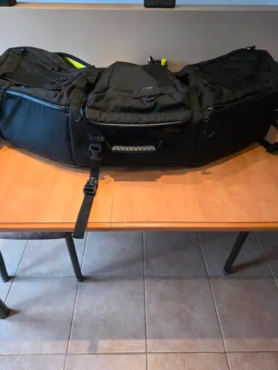Sac Can-Am pour Outlander 150.00$ Transportez votre équipement dans un sac résistant aux intempéries...