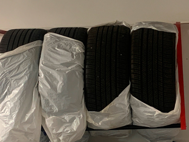 20" All Season Like New set of Michelin High Performance tires in Tires & Rims in Strathcona County - Image 3