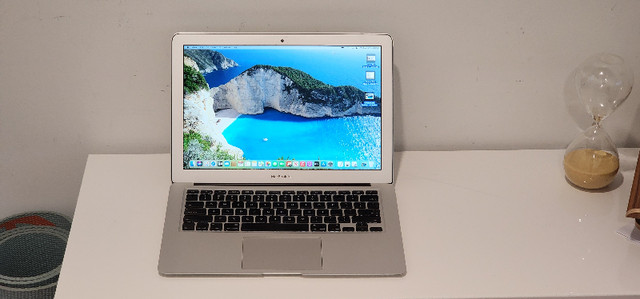 High-Performance 2015 MacBook Air 13" – 8GB, Core i7 in Laptops in Burnaby/New Westminster