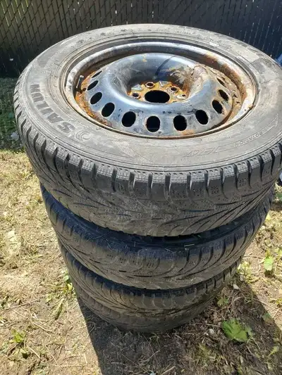 4 winter tires on black rims off a 2015 Mazda CX-5. Bolt pattern 5x114.3 mm Still good for one seaso...