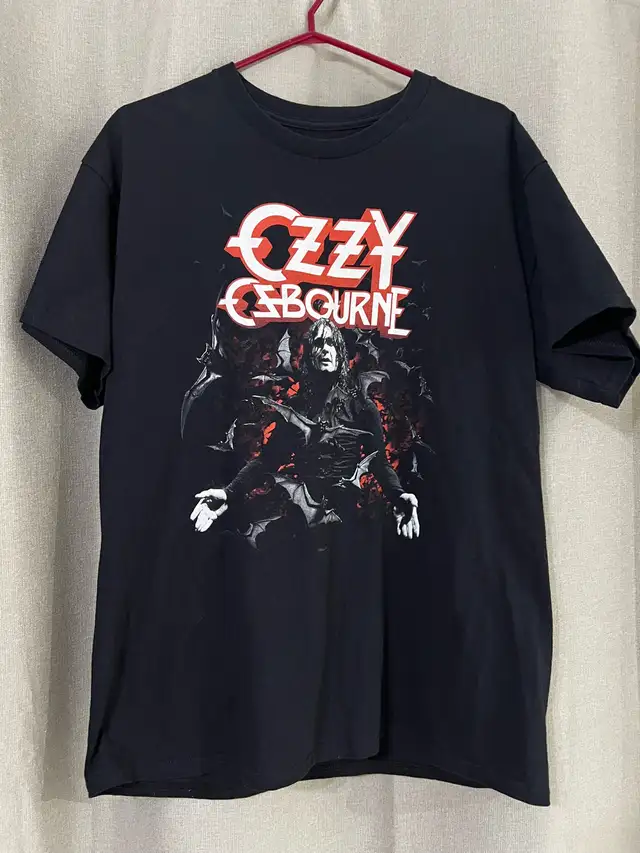 Ozzy Osbourne Bats T Shirt Size Large in Other in Gatineau - Image 2