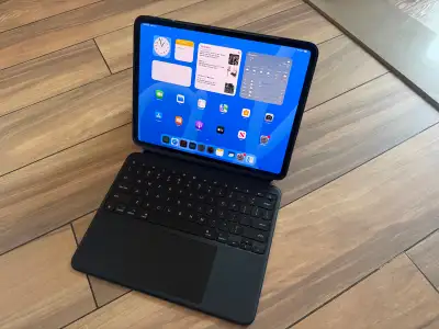 Barely used M4 iPad Pro 13" 2TB Nano Texture W/Keyboard, View more