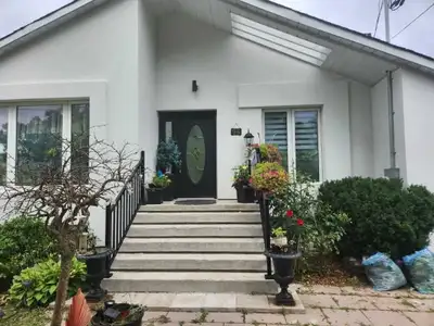 ترجیحا هموطنان ایرانی Bathurst and Sheppard, 2 bedrooms recently renovated basement with good access...