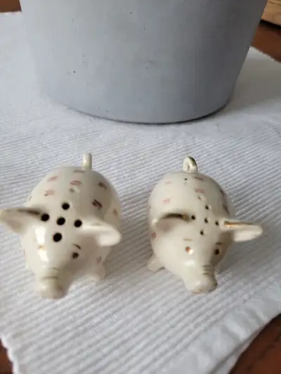 Cute Little Pigs - Vintage Salt & Pepper Shakers, View more