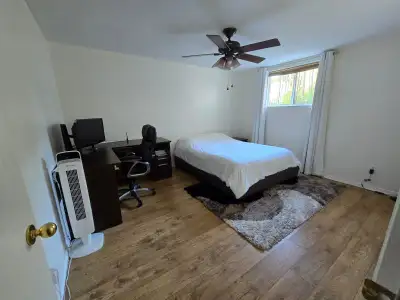 MAGNIFIQUE APARTEMENT (BACHELOR) TRÈS PROPRE SITUÉ À DOMAINE VERT SUD (MIRABEL), TOUT PRÈS DES AUTOR...