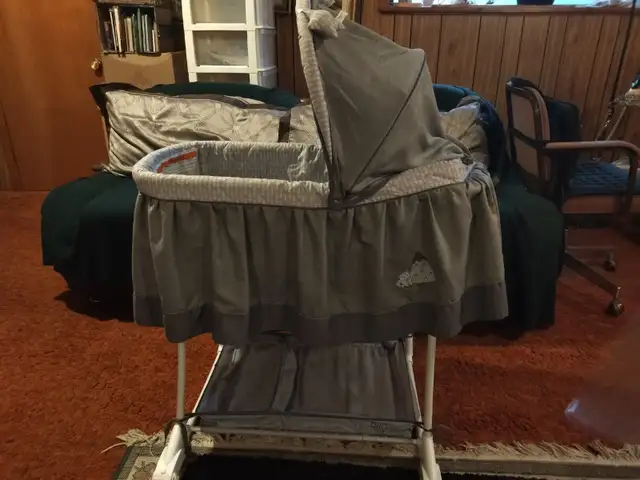 baby bassinet in Cribs in City of Montréal - Image 3