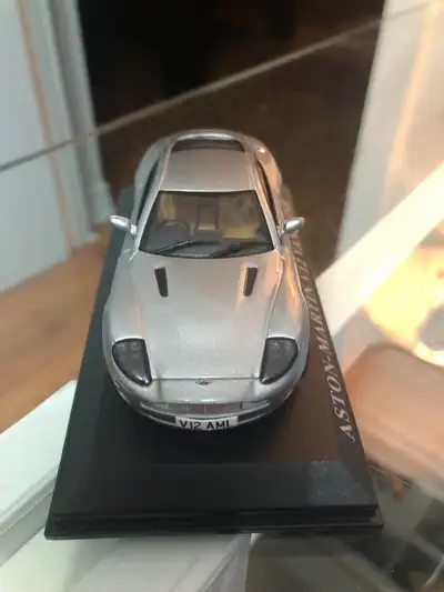 ASTON MARTIN VANQUISH  / MODELE DE COLLECTION  / RARE /  80$, View more