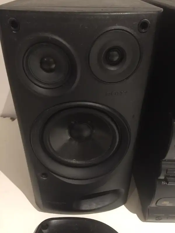 Pair Of Sony SS-M55 Surround Sound Speakers 6Ω 60W Max L + R in Other in Markham / York Region - Image 6