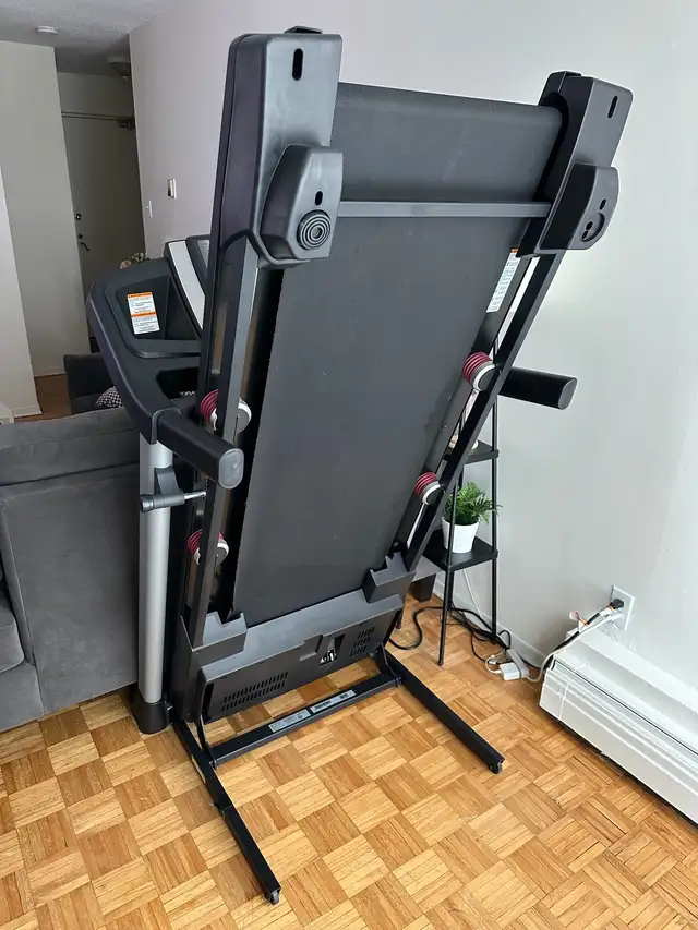 Healthrider H70T Treadmill in Exercise Equipment in Ottawa - Image 3
