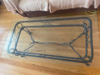 Free delivery - beautiful  - 1 coffee table -