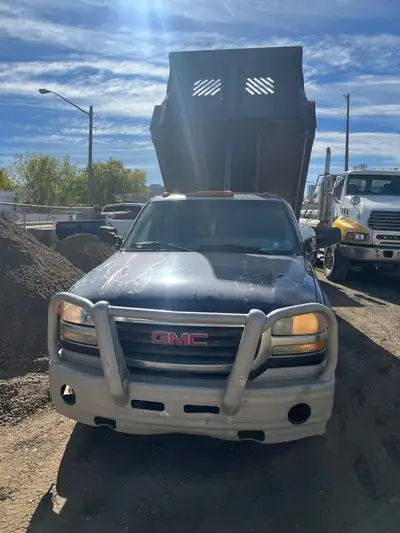 2004 270000 km 3500 gmc dump truck 6.6 duramax pto dump 4by4 low only works needs some cosmetics but...