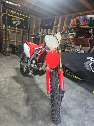 Very mint 2020 Honda CRF450R with approximately 25 hours. Very well taken care, in excellent shape....