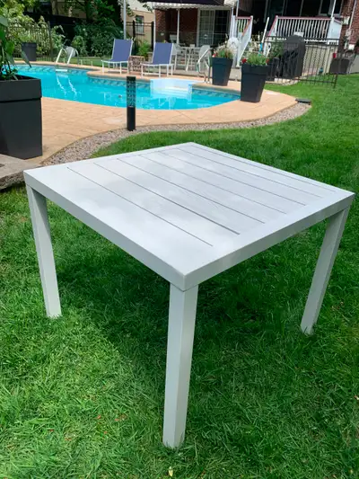 Table basse carré 28 pouces avec structure en aluminium, View more