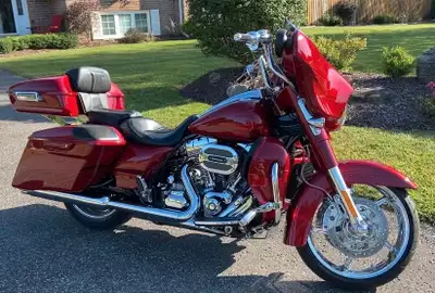 Must See -- Like New 2016 Harley CVO Street Glide 110 with only 14,266 kms. Purchased from Barrie Ha...