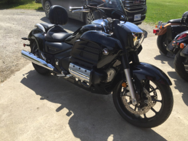 2014 Honda Valkyrie 1800 in Street, Cruisers & Choppers in Hamilton - Image 3