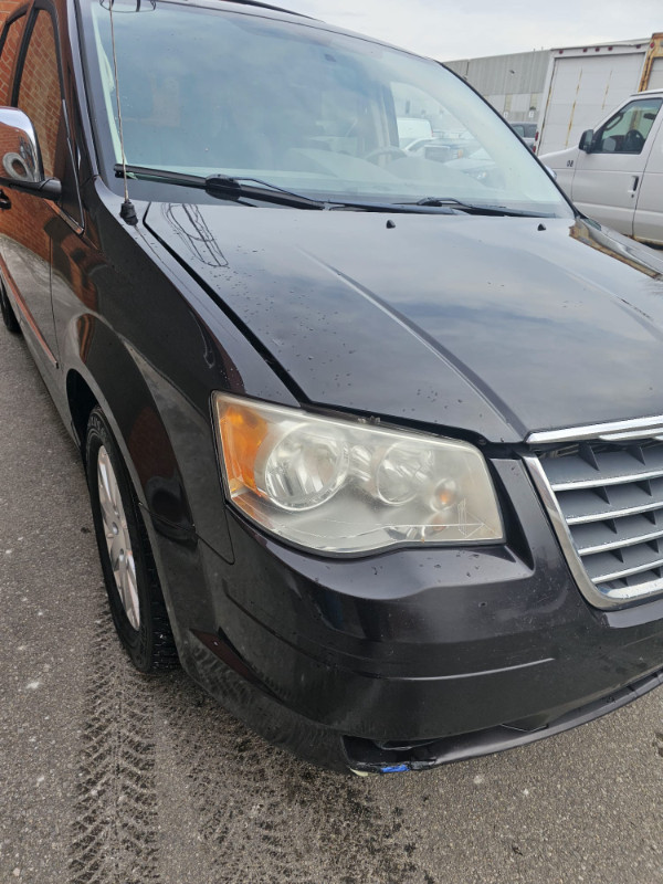 2010 Chrysler town & country in Cars & Trucks in City of Toronto - Image 2