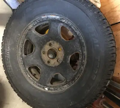 Pneu d"hiver usure presque neuf pour Ford Escape
