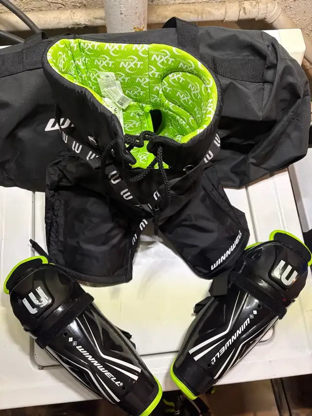 youth hockey starter kit in Hockey in St. Catharines - Image 3