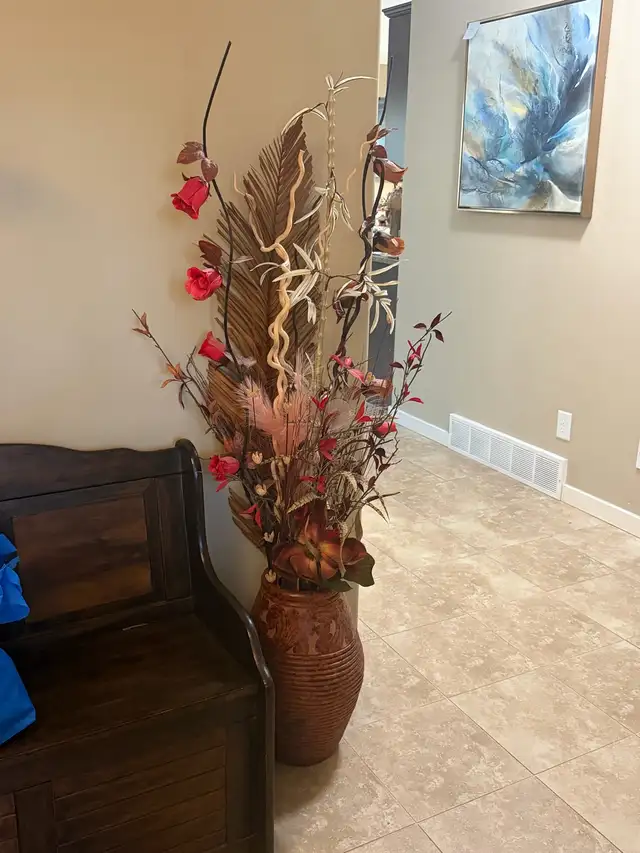 Decorative Vauses, some home decor in Home Décor & Accents in Calgary - Image 3