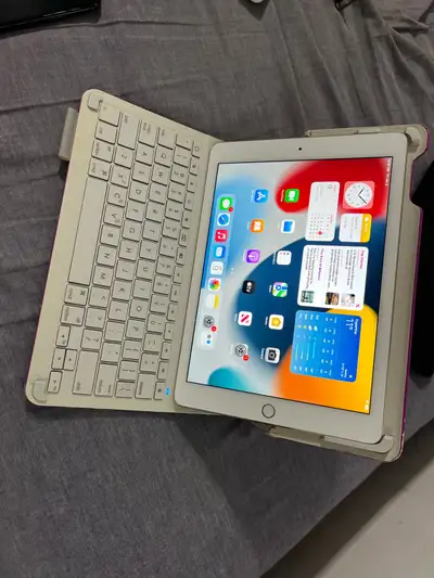 Apple iPad Air 2 Gold Pristine Condition , View more