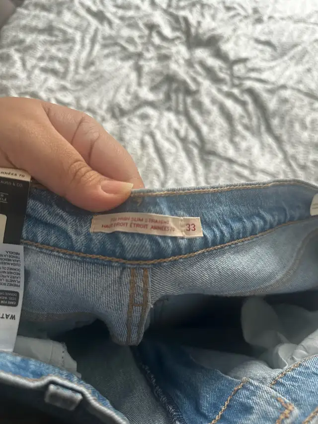 Levi’s Jeans (New) in Women's - Bottoms in Ottawa - Image 4
