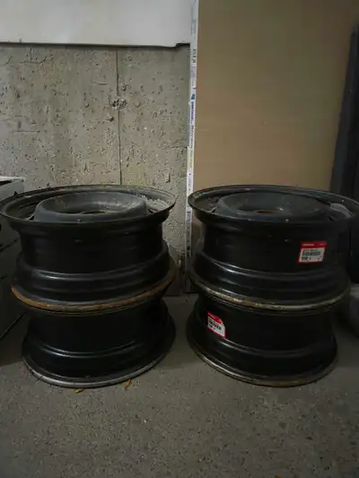 4x16" Steel Rim Anciennement sur une Honda Civic 2019