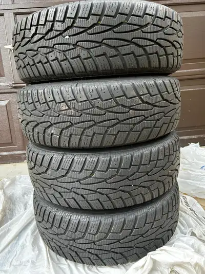 Selling a set of 4 Uniroyal Tiger Paw 195/65R15 tires with 15-inch steel rims. ✅ Set of 4 ✅ 195/65R1...